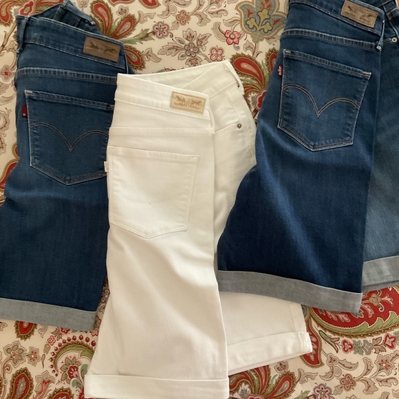 3 Pair Womens Levi’s cuffed denim shorts, size 8, 10” inseam. - Picture 3 of 3